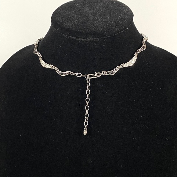 Necklace Rhinestones Scalloped Design 15”+3” - Picture 4 of 14